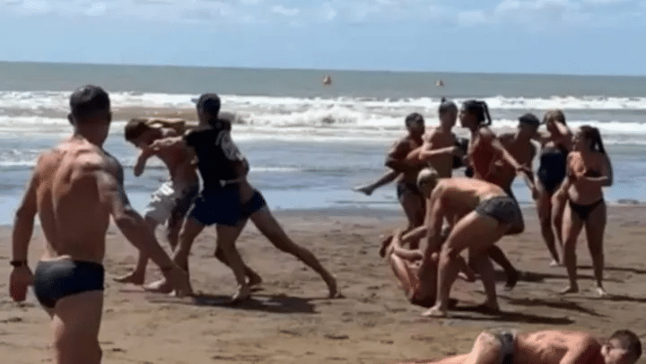Una pelea a golpes estalló entre guardavidas después de una competencia en Costa&nbsp;Azul