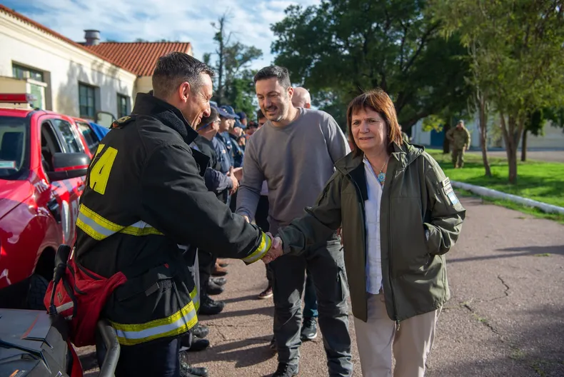 Luis Petri y Patricia Bullrich desplegaron las fuerzas para trabajar en conjunto luego del temporal en Bahía Blanca