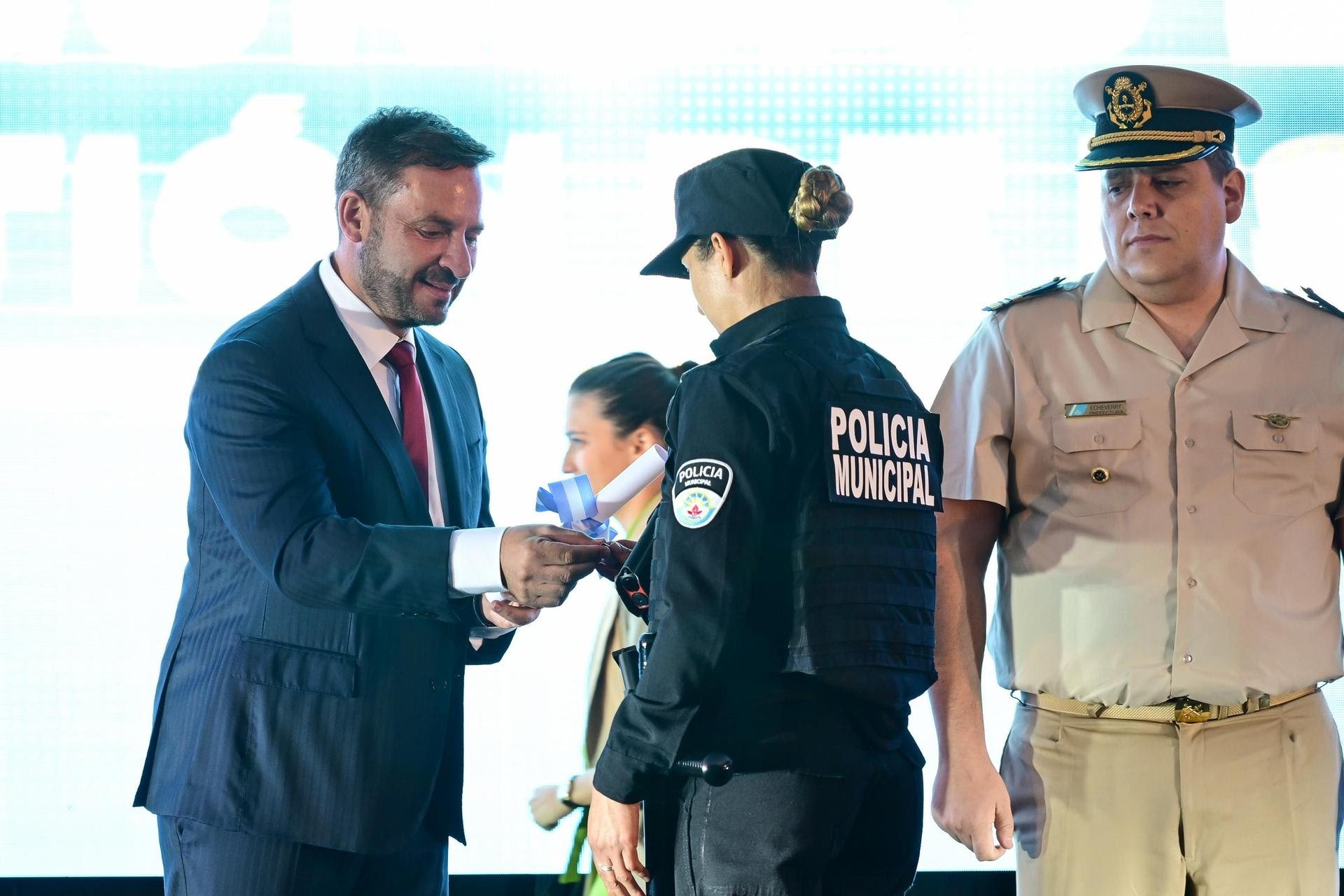 Sujarchuk entregó nuevo equipamiento para la nueva policía municipal