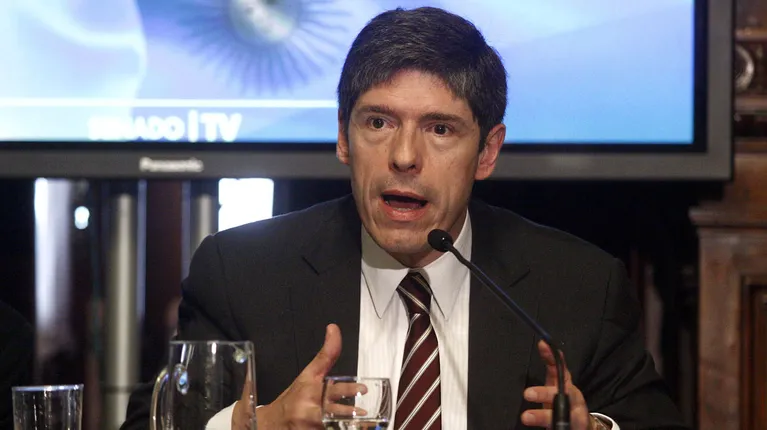 Abal Medina: “La legislatura necesita figuras de peso. Se votan bancas, valen todas igual”