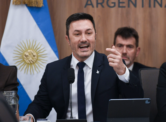 Luis Petri quiere acelerar la reforma laboral para formalizar a ocho millones de trabajadores