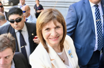 Bullrich inicia en el Senado las gestiones por la reforma laboral de Milei