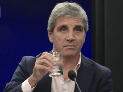 Caputo afirmó que la economía aún atraviesa un proceso de corrección de&nbsp;precios