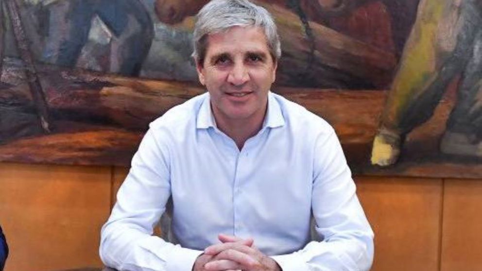 Caputo celebró el superávit comercial y destacó un “récord de exportaciones” en&nbsp;marzo