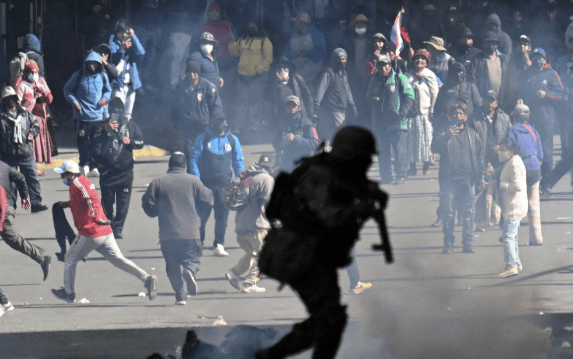 Bolivia cumple un mes de bloqueos y crece la tensión por la falta de&nbsp;diálogo