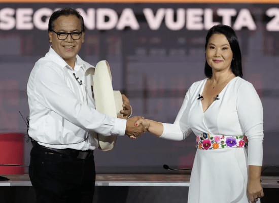 Perú: Keiko Fujimori se impone por estrecho margen y queda a un paso de la&nbsp;presidencia