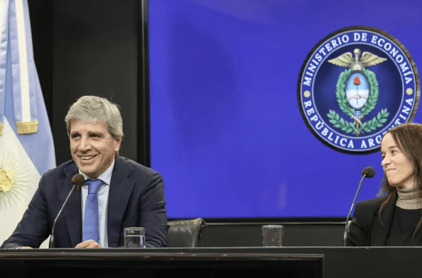 El Gobierno presentó cambios al proyecto de Inocencia Fiscal para incentivar el blanqueo de&nbsp;dólares