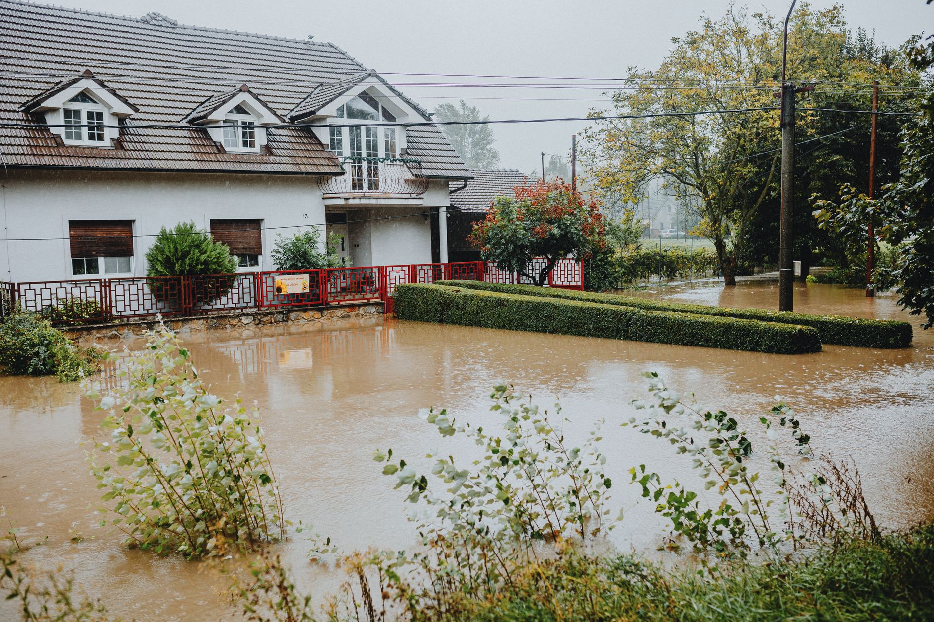 Inundaciones en Valencia: piden a los vecinos que suban a los pisos superiores de sus casas