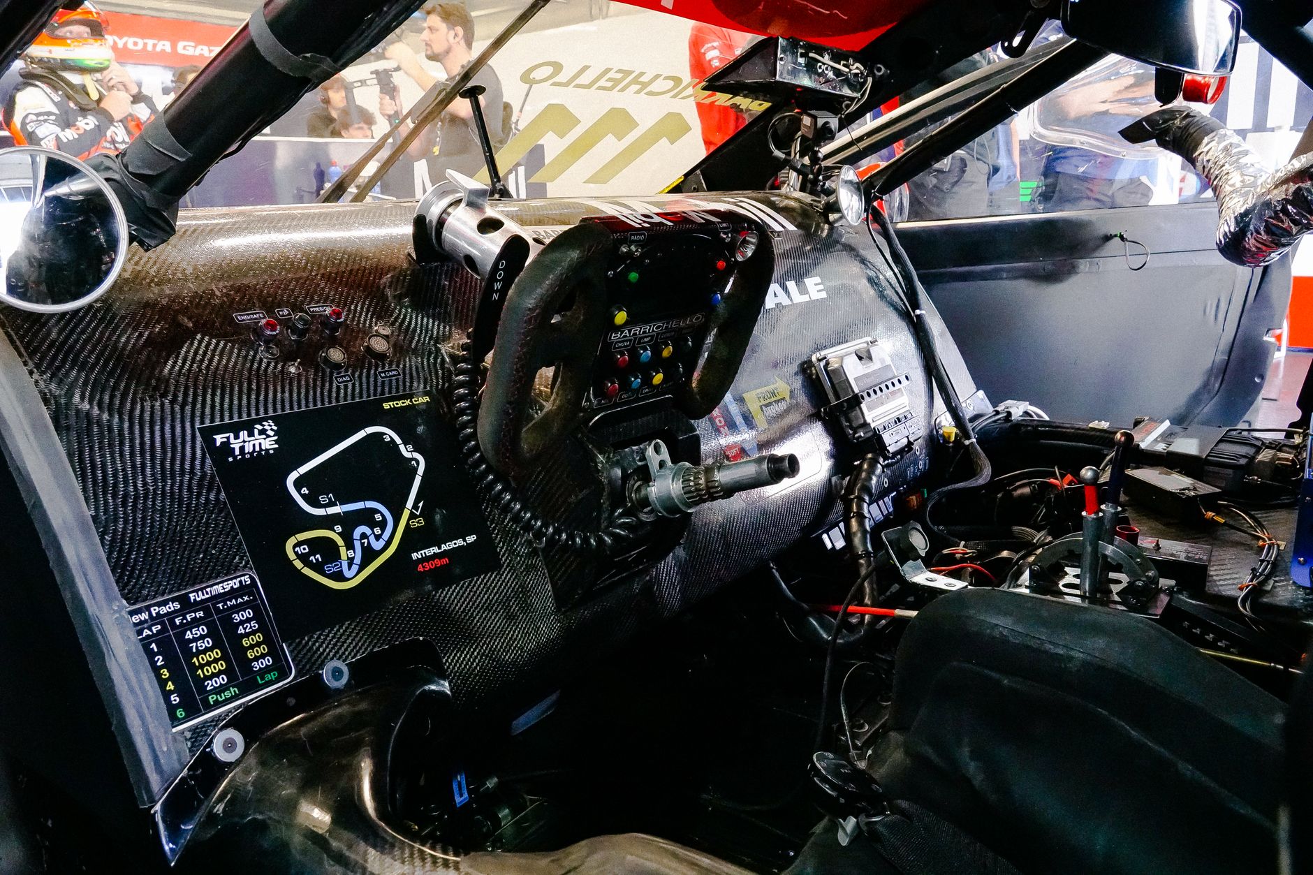 Liam Lawson le devuelve el asiento a Hadjar y vuelve a Racing Bulls antes de Azerbaiyán