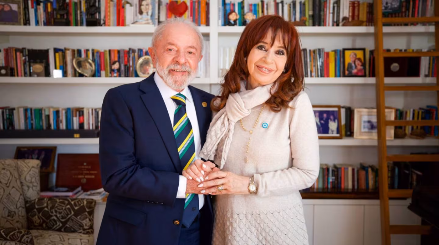 CRISTINA KIRCHNER SALUDÓ A LULA Y COMPARÓ SU TRIUNFO CON EL 17 DE OCTUBRE
