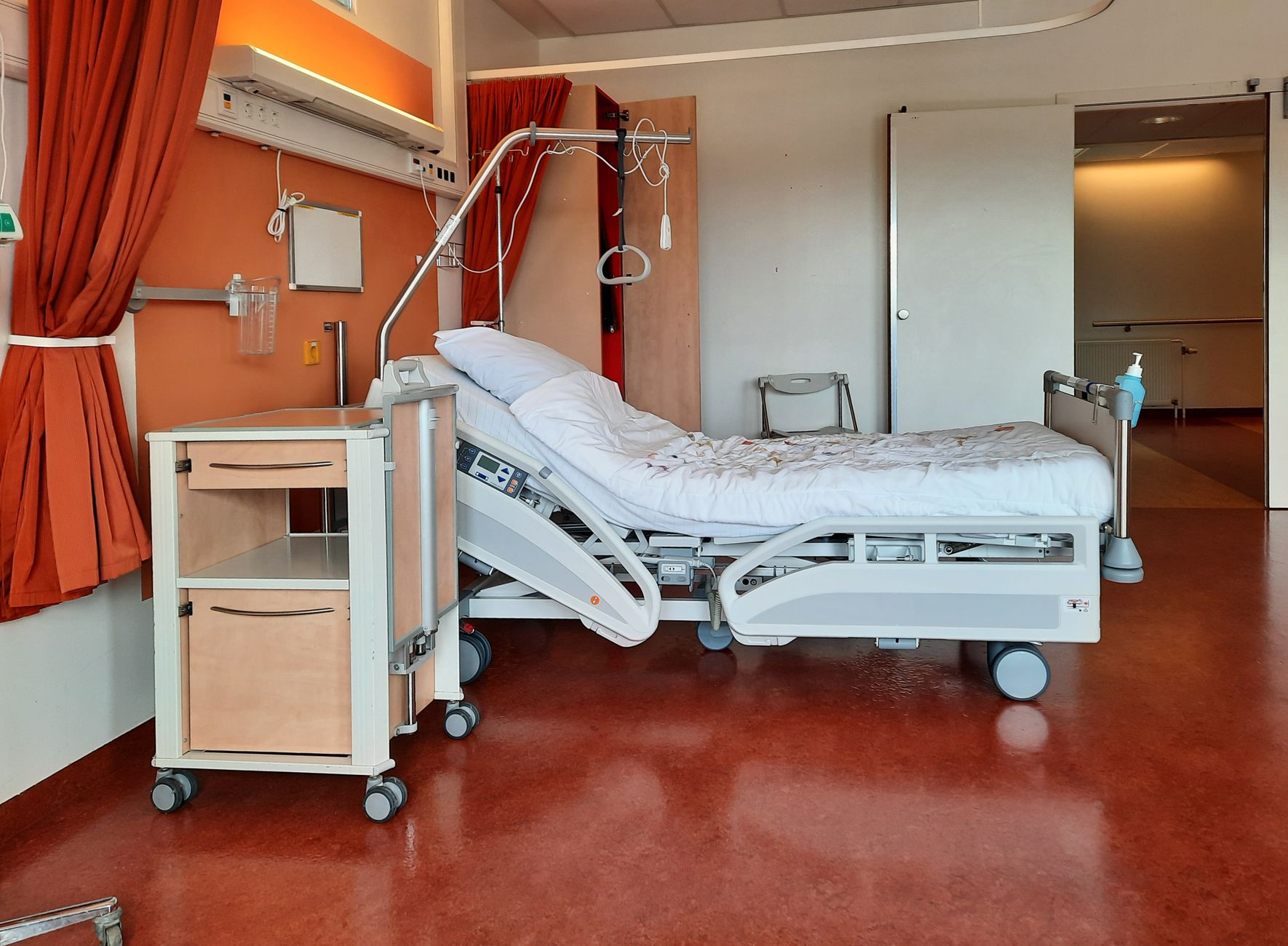 Dan de alta al papa León XIV tras operarlo por un cáncer de pulmón